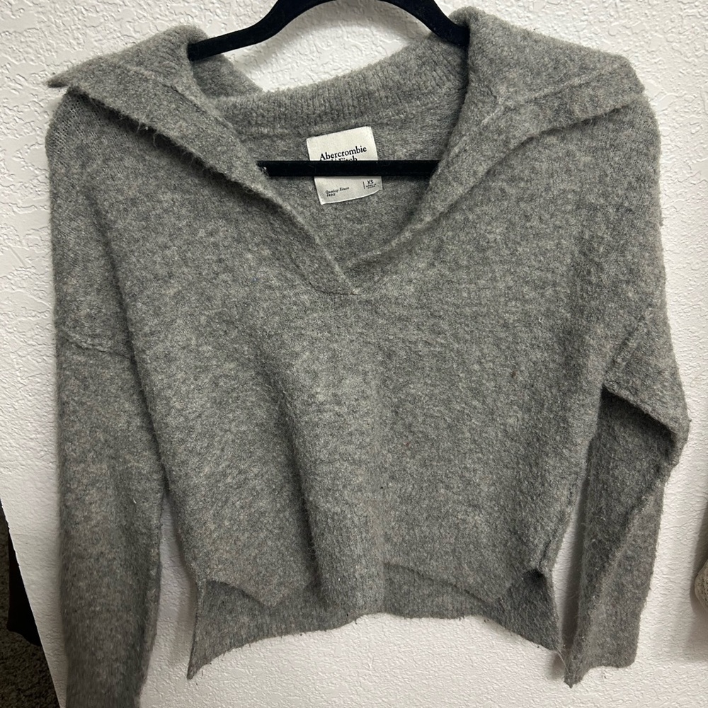 Grey abercrombie sweater